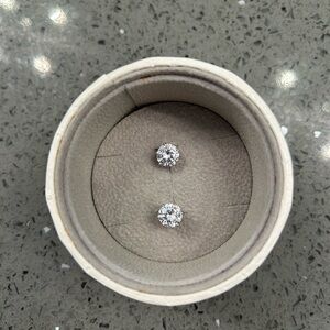 🧡5/$25🧡Elegant Silver Stud Earrings